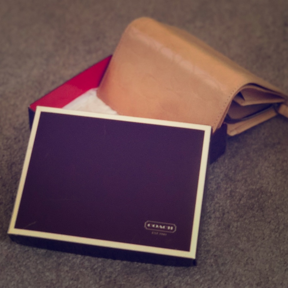 2002 COACH women's Signature Bifold Wallet